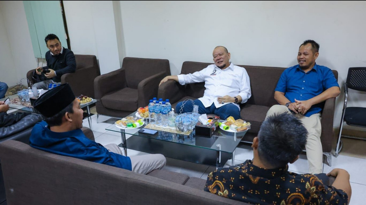 Tinjau Kesiapan KPU Jatim, Ketua DPD RI Bahas Proporsional Tertutup
            - galeri foto