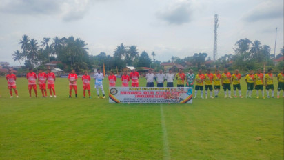 Ratusan Pesepak Bola Lansia Ikuti Turnamen Sepak Bola Minang Old Star 20 U50