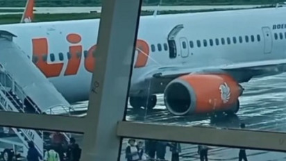 Pesawat Lion Air di Bandara El Tari Kupang Batal Terbang Gara-Gara Pintu Darurat Dibuka Penumpang, Kok Bisa?