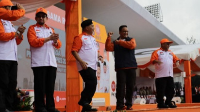 Pakai Baju Oranye, Anies Baswedan Ikut Senam Bersama Ribuan Kader PKS di GBK