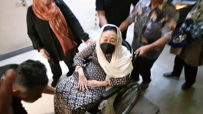 Istri Gusdur dan Rombongan GP Ansor DKI Jakarta Jenguk David Ozora di RS Mayapada