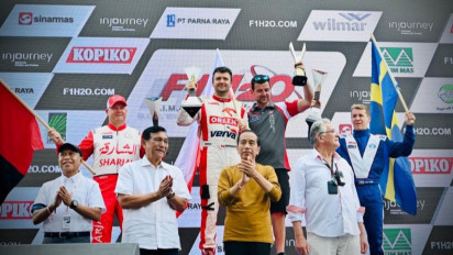 Bartek Marszalek dari Stromoy Racing Team Juara F1H2O Danau Toba