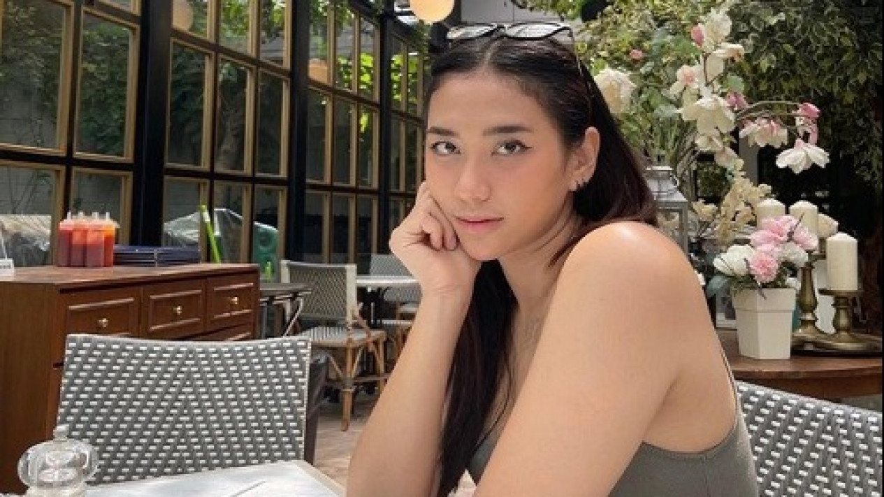 7 Potret 'Badai' Atlet Voli Cantik Yolla Yuliana saat Tanpa Jersey, Ternyata Tato Ada di...
            - galeri foto