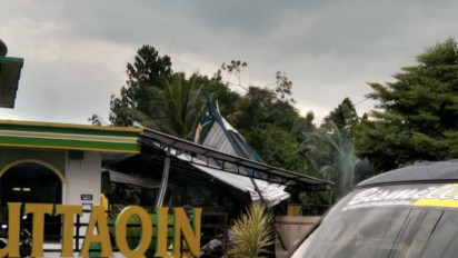 Angin Kencang Terjang Jember, Puluhan Rumah Porak Poranda