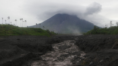 Potensi Ancaman Bahaya Masih Tinggi, PVMBG Putuskan Tingkat Aktivitas Gunung Semeru Bertahan Pada Level III (Siaga)