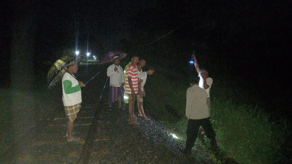 Hujan Deras, Pemotor di Jember Tewas Tertabrak Kereta Api
