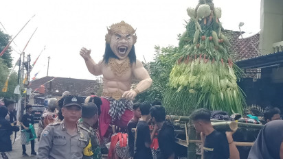Menjaga Tradisi, Ratusan Siswa SMA di Bantul Gelar Kirab Budaya Tradisional Jawa