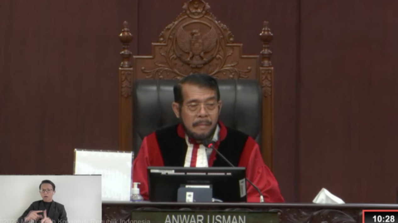 MK Menolak Uji Materi KUHP Soal Penyerangan Martabat Presiden
            - galeri foto