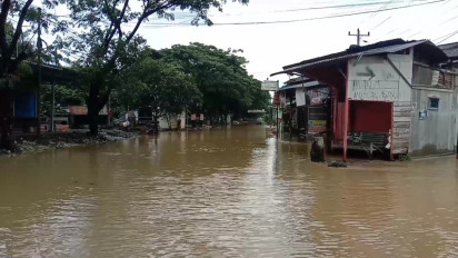 Terendam Banjir, Jalan Antar Kecamatan Jakenan–Winong Kabupaten Pati Ditutup
