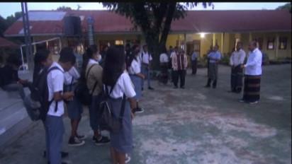 Hari Kedua Penerapan Kebijakan Pemerintah Provinsi NTT Masuk Sekolah Pukul 5 Pagi, Banyak Siswa yang Terlambat
