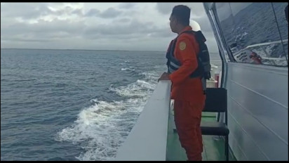 Gelombang Tinggi, Basarnas Bali Belum Berhasil Evakuasi 5 Korban Selamat KM Linggar Petak 89