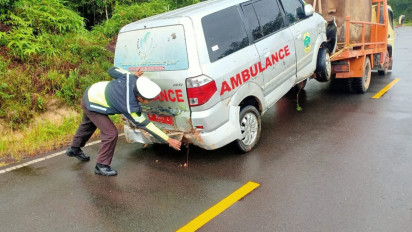 Hendak Jemput Pasien, Mobil Ambulan di Kabupaten Lingga Terguling