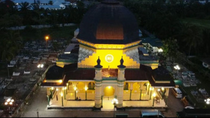Masjid Tertua Kota Medan, Masjid Al Osmani Peninggalan Sultan Deli Berbagi Bubur Pedas Saat Ramadhan