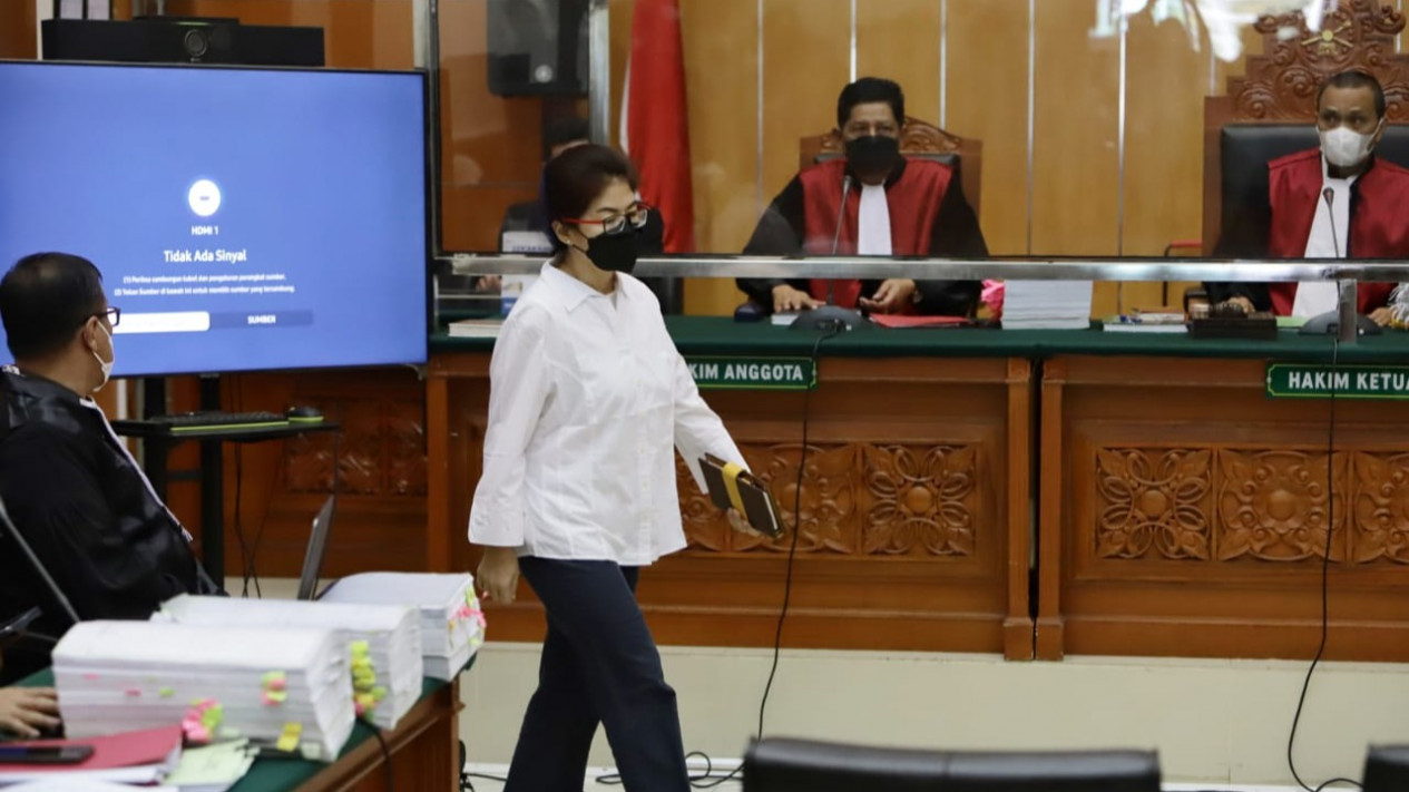 Linda Akui Tidur Bareng dengan Teddy Minahasa di Kapal Hingga Jadi Istri Siri
            - galeri foto