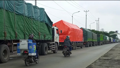 Imbas Perbaikan Jalan dan Jembatan, Jalur Pantura Rembang–Pati Macet Puluhan Kilometer