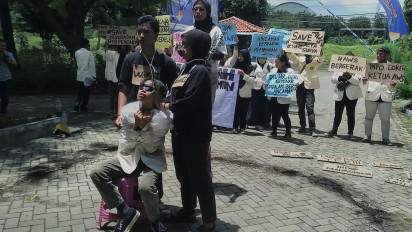 AJI Surabaya Sayangkan Ketua Stikosa AWS Membredel LPM Acta Surya dan Downgrade Nilai Dua Mahasiswi Jadi E