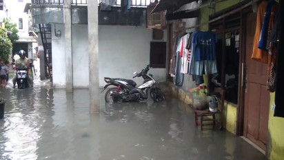 Penampakan Banjir Rendam Pemukiman Penduduk Gang Mushola Rawa Buaya