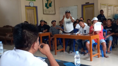 Kades Diduga Jual Tanah Desa, Puluhan Warga di Kebumen Gerudug Kantor Desa