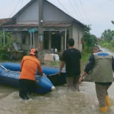 Banjir Karawang Meluas ke 20 Kecamatan, Pemkab Minta Warga di Bantaran Sungai Segera Mengungsi
