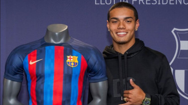 Barcelona Resmi Kontrak Putra Ronaldinho, Bakal Sehebat Ayahnya?