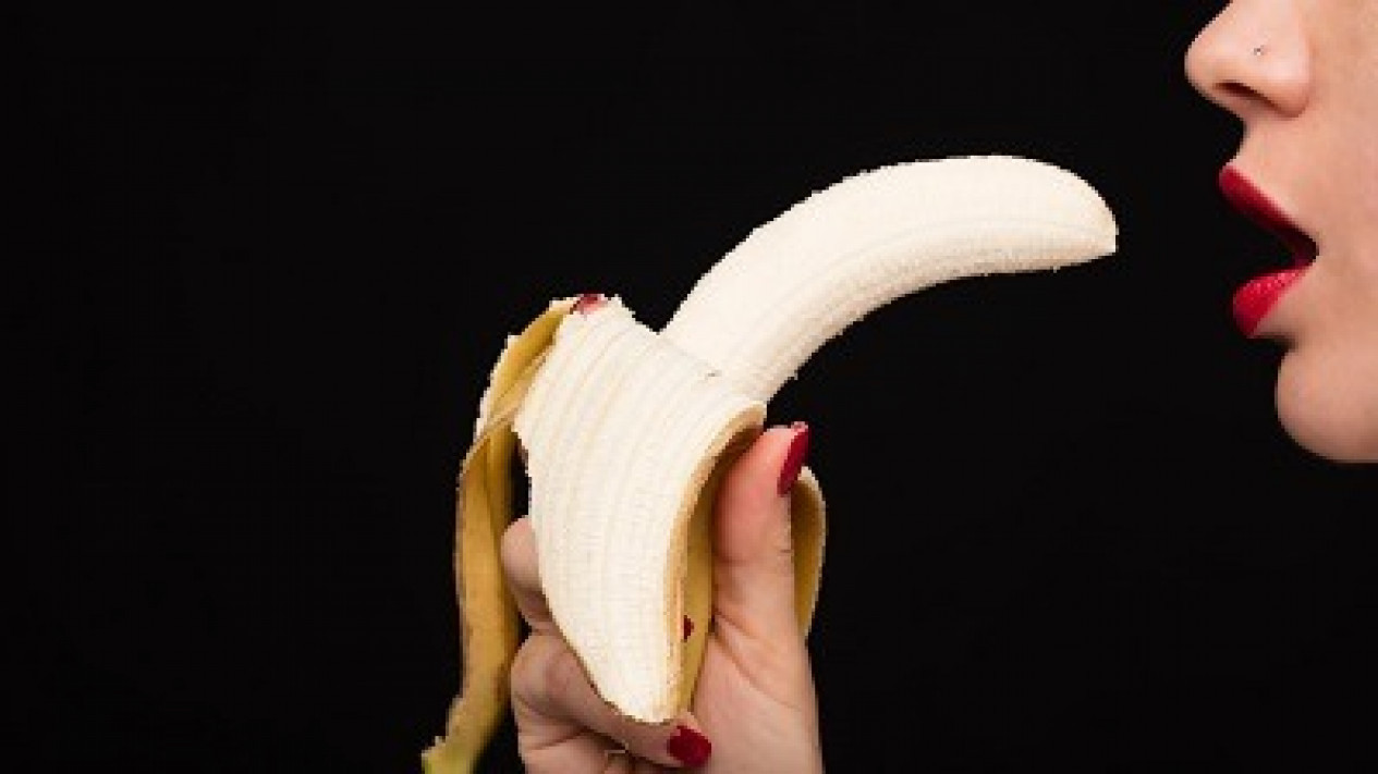 Awas! Pemancaran 'Cairan' Suami ke Mulut Istri Ada Bahayanya Lho! Simak Bahaya Seks Oral Kata Dokter
            - galeri foto