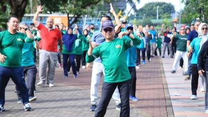 Menaker Ida Fauziyah Ajak Ratusan Pegawai Senam Bersama