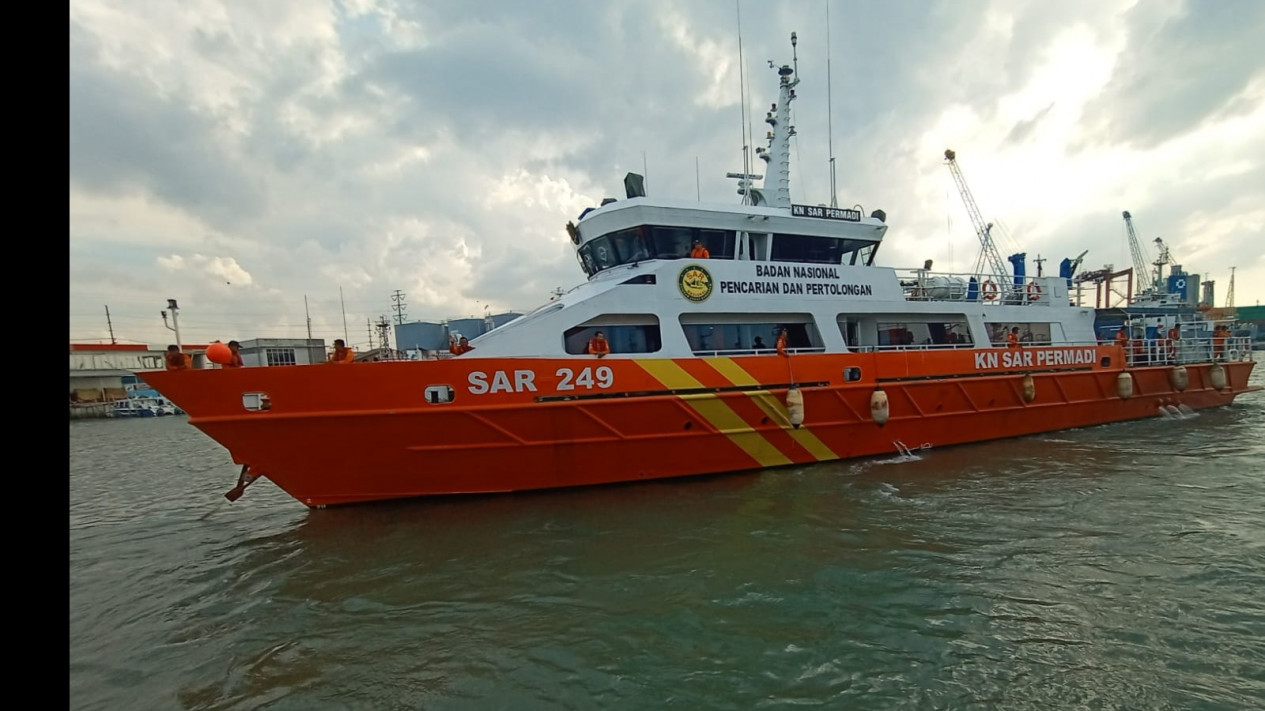 KM Baruna Jaya Hilang Kontak di Sumenep, KN SAR Permadi Lakukan Pencarian
            - galeri foto