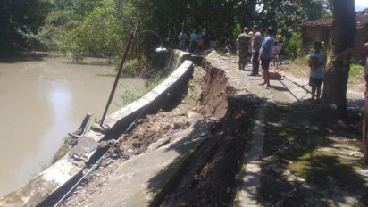 Diguyur Hujan Beberapa Hari, Tebing Sungai Kalikuning Klaten Longsor