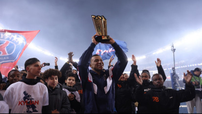 Video: Megahnya Momen Perayaan Rekor Kylian Mbappe, Tingkah Messi dan Neymar Disorot Tajam