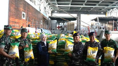 Kapal Bantuan Tak Bisa Merapat ke Masalembu, Gubenur Khofifah bersama Koarmada II Kerahkan KRI dr Soeharso-990