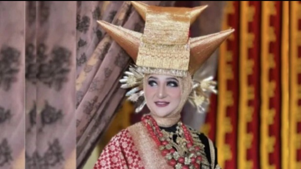 Foto-Foto Cantik Merthy Kushandayani, Jadi Sorotan Usai Mami Linda Ngaku Kerap Tidur Bareng Teddy Minahasa
            - galeri foto