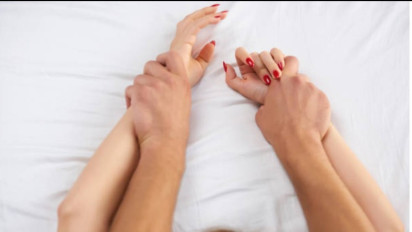 Wajib Tahu! Ini 7 Tanda Pasanganmu Kecanduan Seks, Khusus Pasutri Lho