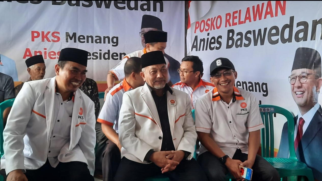 Surya Paloh Bertemu Prabowo di Hambalang, ini Respon Presiden PKS Ahmad Syaikhu
            - galeri foto