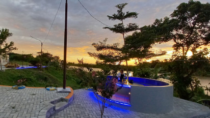 Asyiknya Menikmati Senja dan Matahari Terbenam dari Tepian Sungai Lukulo Kebumen