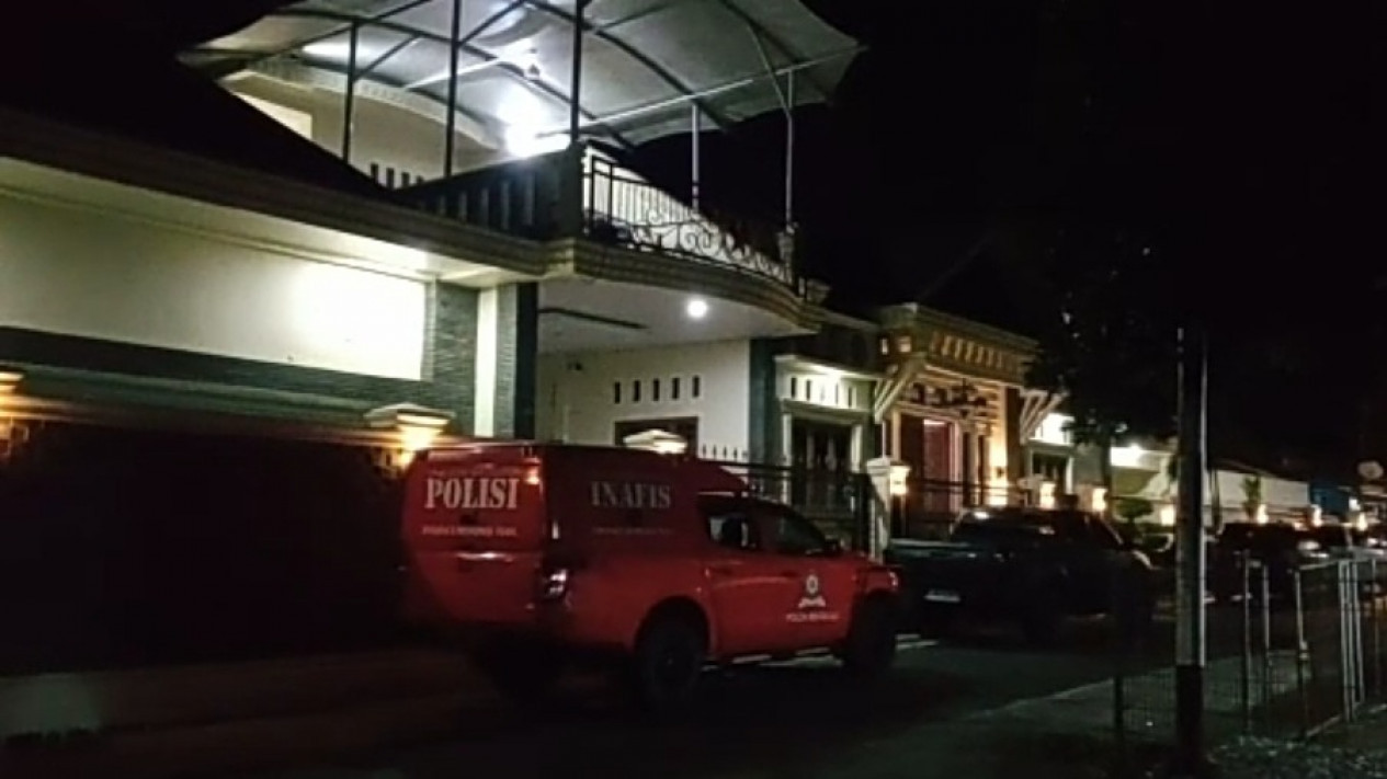 Temuan Senpi di Kediaman Mantan Bupati Kaur, Ini Kata Kapolda Bengkulu
            - galeri foto