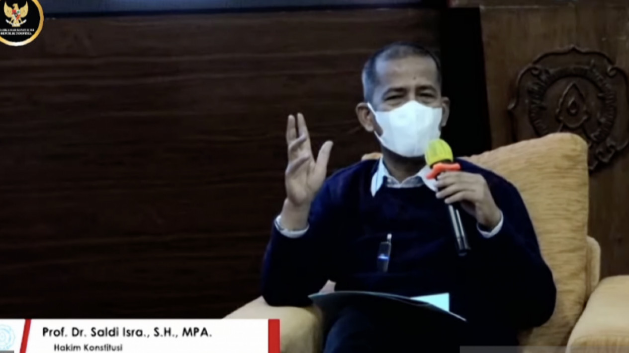 Usai Membacakan Putusan Ini, Majelis Kehormatan Mahkamah Konstitusi Periksa Saldi Isra
            - galeri foto