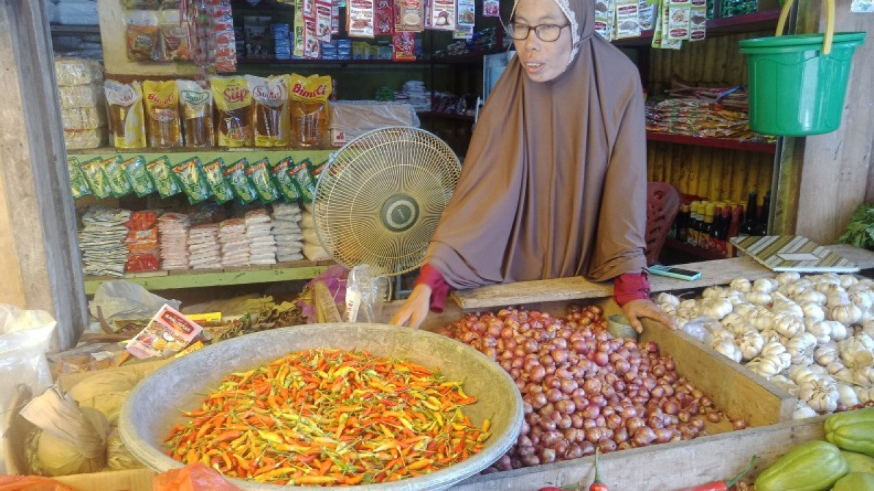 Dua Pekan Jelang Ramadhan Harga Cabai Rawit di Mamuju Melejit
            - galeri foto