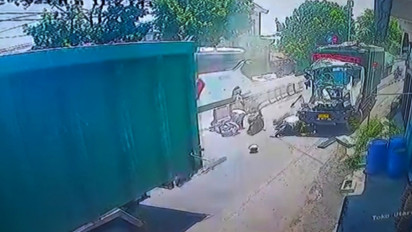 Laka Karambol, Dump Truk Hantam 2 Kendaraan di Sembayat Gresik