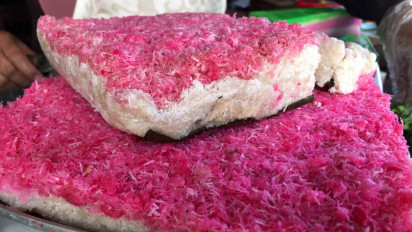 Legitnya Kue Sengkolon, Jajanan Manis Khas Jawa Berwarna Cerah