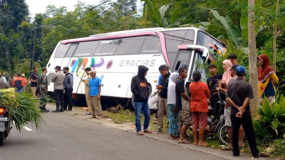 6 Korban Luka Serius, Pasca Bus Pariwisata Bromo Tabrak 5 Kendaraan di Lumbang Probolinggo