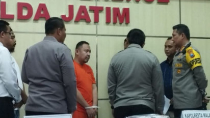Penampakan Crazy Rich Surabaya Wahyu Kenzo Pakai Baju Tahanan Polda Jatim