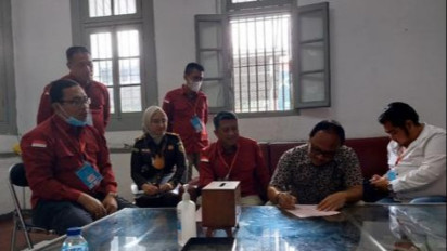 Jam Pidsus Serahkan Berkas Perkara Korupsi PT Waskita ke JPU Kejari Jakarta Timur