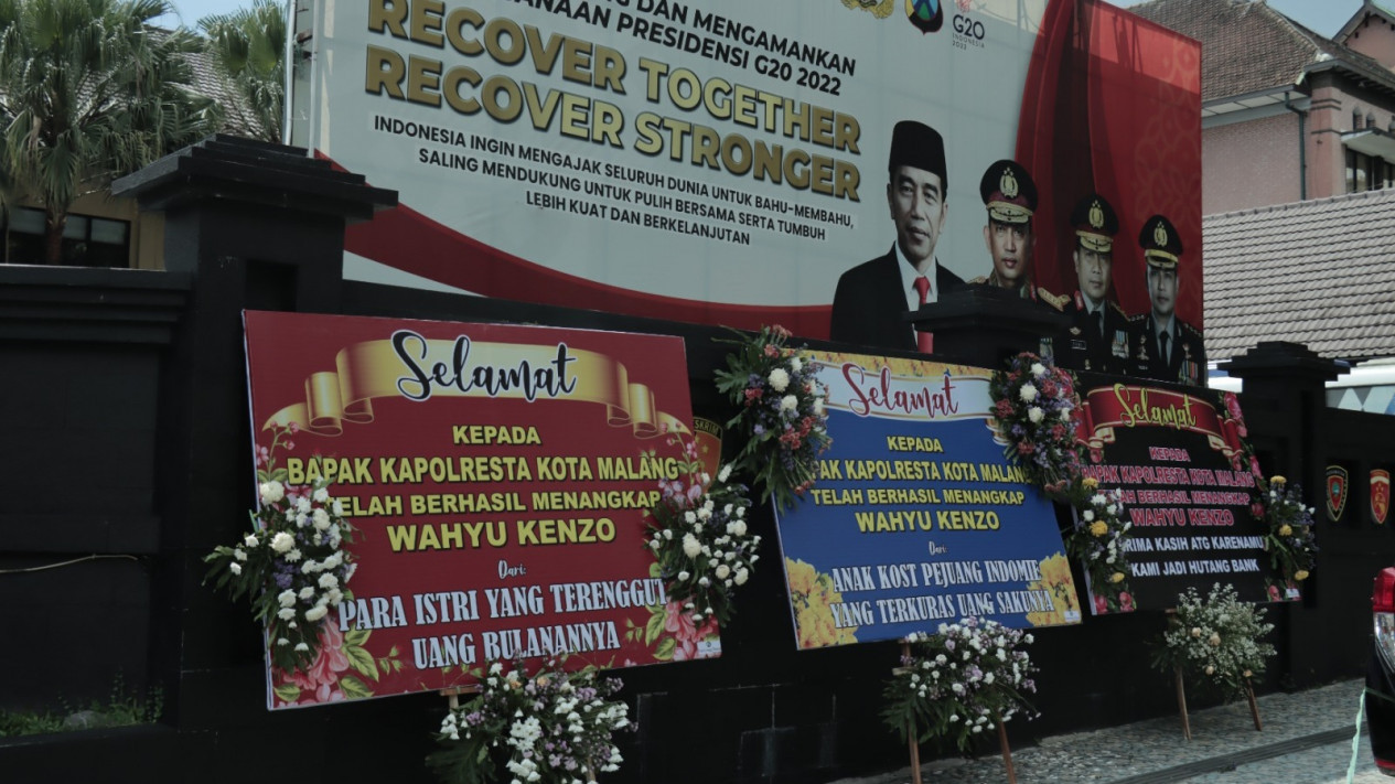 Pelaku Penipuan Robot Trading Wahyu Kenzo Tertangkap, Polresta Malang Kota Dibanjiri Ucapan Terimakasih
            - galeri foto