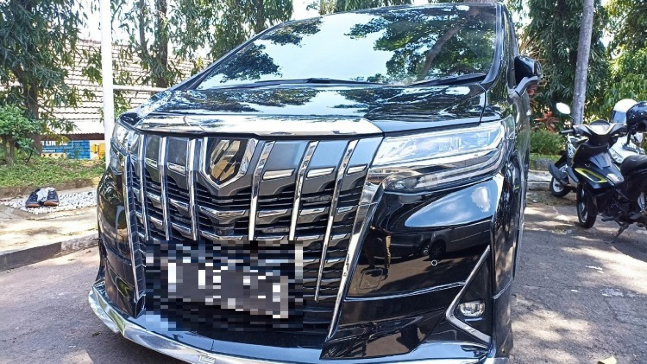 Tiga Mobil Mewah Milik Crazy Rich Surabaya Wahyu Kenzo Disita Polisi, BMW hingga Alphard
            - galeri foto