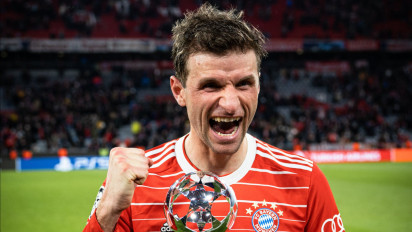 Pengakuan Jujur Muller, Lebih Sulit Lawan Ronaldo Ketimbang Messi