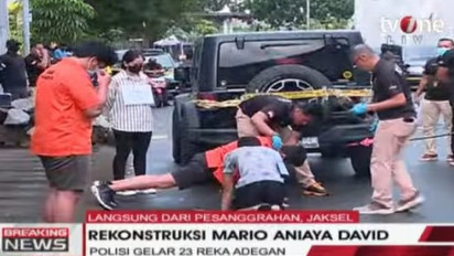Rekonstruksi: AG Sempat Membakarkan Rokok dan Memberikan kepada David