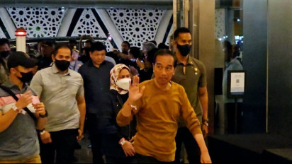Momen Jokowi dan Ibu Negara Nonton Konser Deep Purple dan God Bless di Solo