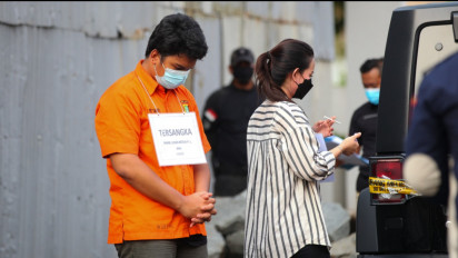 Tak Berempati, AG Pacar Mario Dandy Santai Merokok saat David Ozora dalam Posisi Sikap Tobat