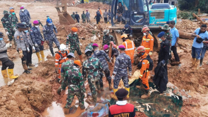 Tim SAR Gabungan Kembali Evakuasi 4 Jenazah, Total Korban Meninggal Dunia Bencana Longsor Natuna Jadi 37 Orang