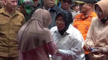 Mensos Risma Kunjungi Pengungsi Tanah Longsor Serasan Natuna